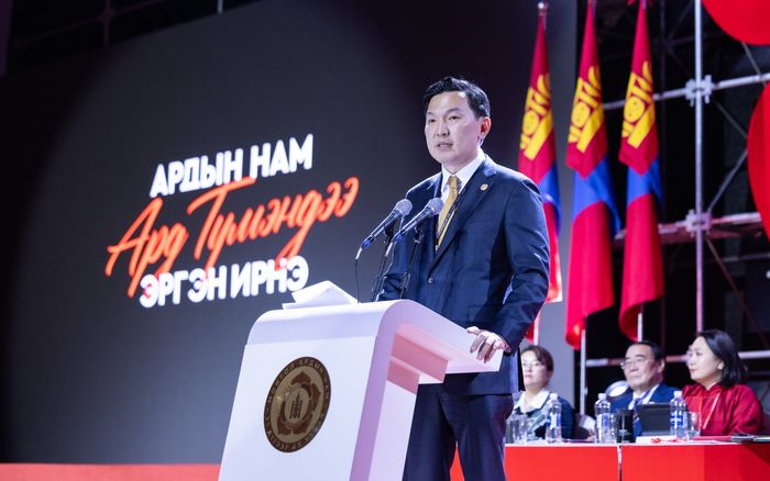 Н.Учрал өөрөө Ерөнхий сайд болж, төрийн ажлаа урагшлуулж, намын гишүүдээ удирдан чиглүүлж ажилла...